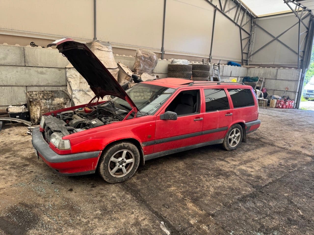 Volvo 850 — Mootoririkkega universaal